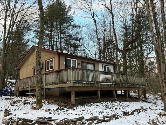 view of front facade featuring a deck