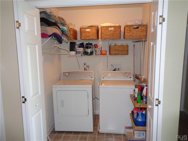 washroom featuring washer and clothes dryer