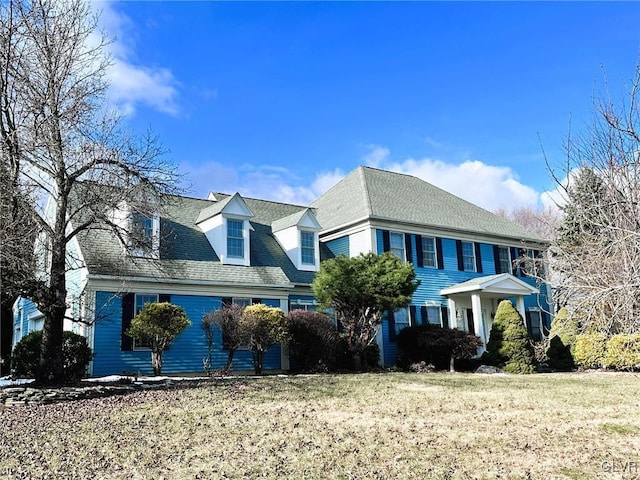 view of front of home featuring a front yard