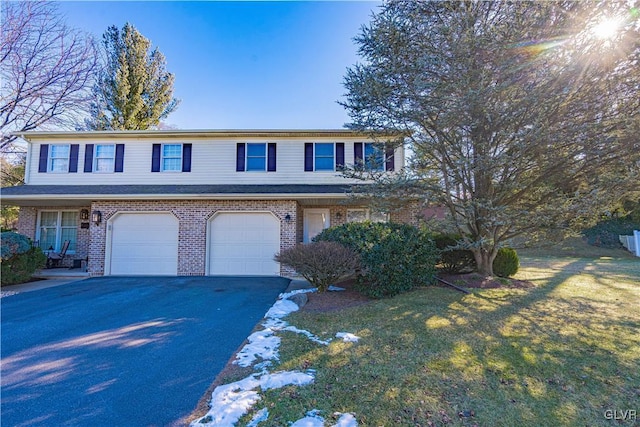 view of front of house featuring a garage and a front yard