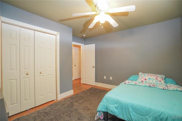 bedroom with ceiling fan and a closet