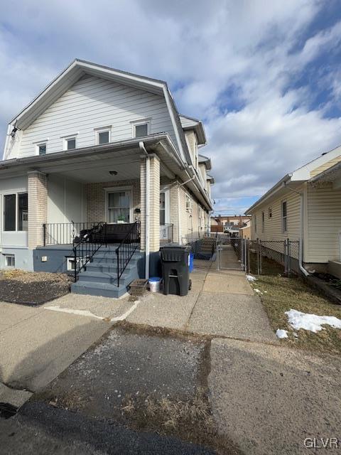 view of front of house featuring a porch