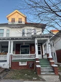 view of front of property featuring a porch