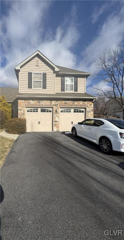 view of front facade featuring a garage