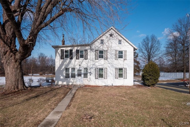 view of front of house featuring a front yard