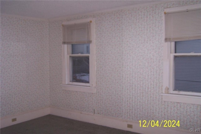 empty room with crown molding