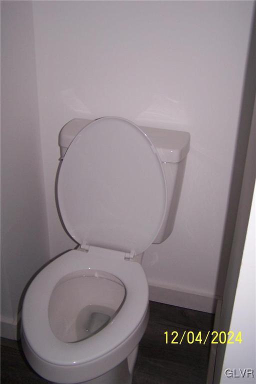 bathroom featuring toilet