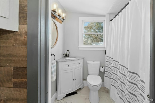 bathroom with vanity, a shower with curtain, and toilet