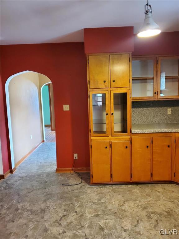 kitchen with tasteful backsplash and pendant lighting