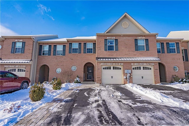 townhome / multi-family property featuring a garage