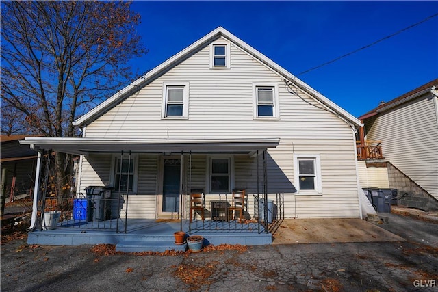 view of front of house featuring a porch