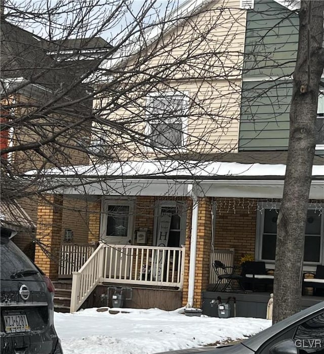 view of front of home featuring a porch