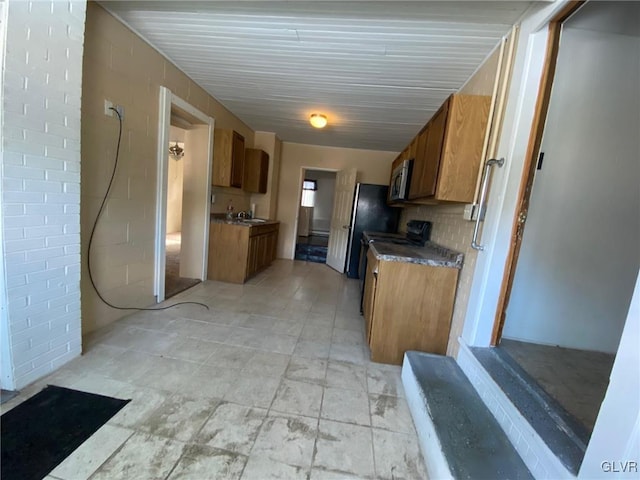 kitchen with sink and decorative backsplash