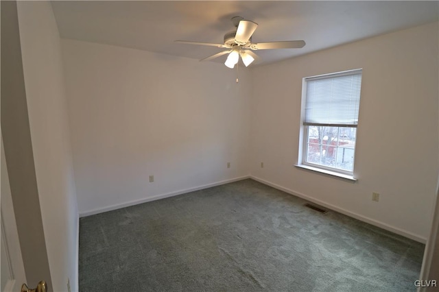 carpeted empty room featuring ceiling fan