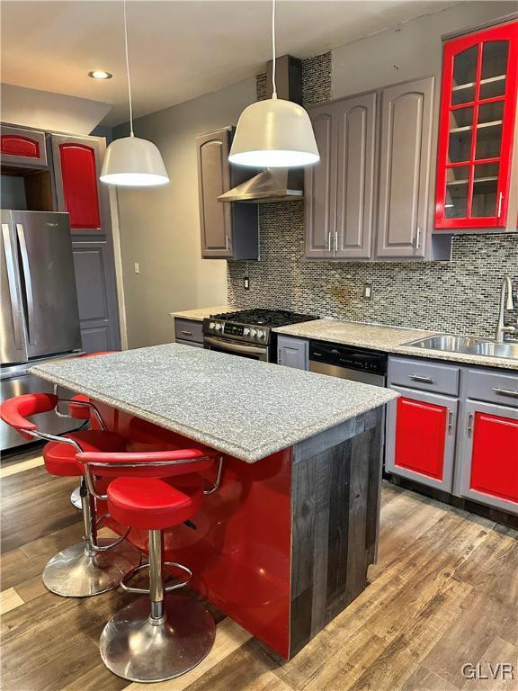 38 12th St, Allentown City, PA 18101 - kitchen with appliances with stainless steel finishes, a sink, a kitchen island, tasteful backsplash, and recessed lighting
