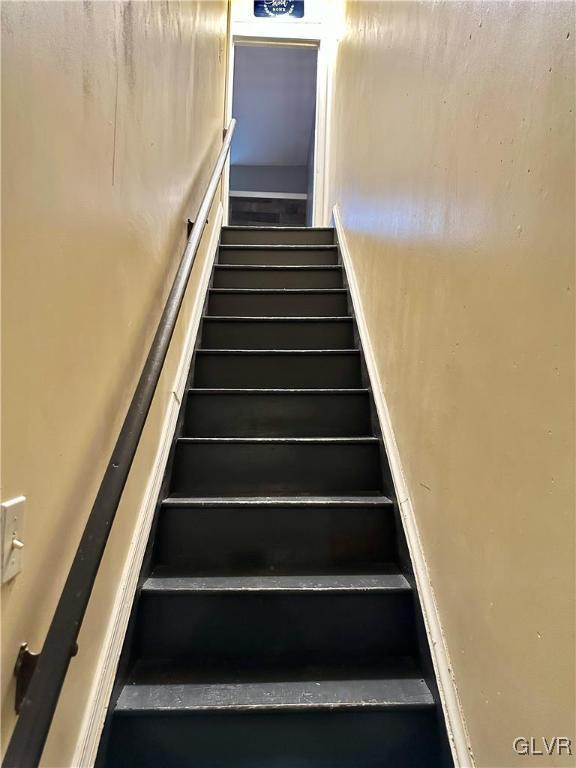 38 12th St, Allentown City, PA 18101 - view of stairway