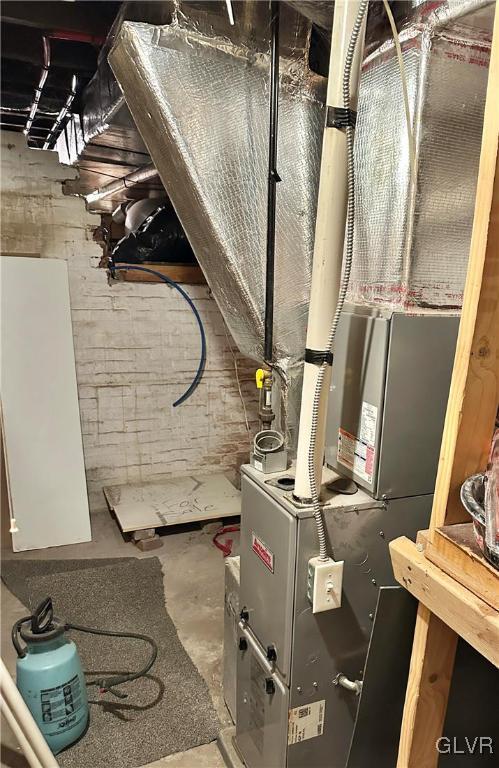 38 12th St, Allentown City, PA 18101 - utilities with heating unit