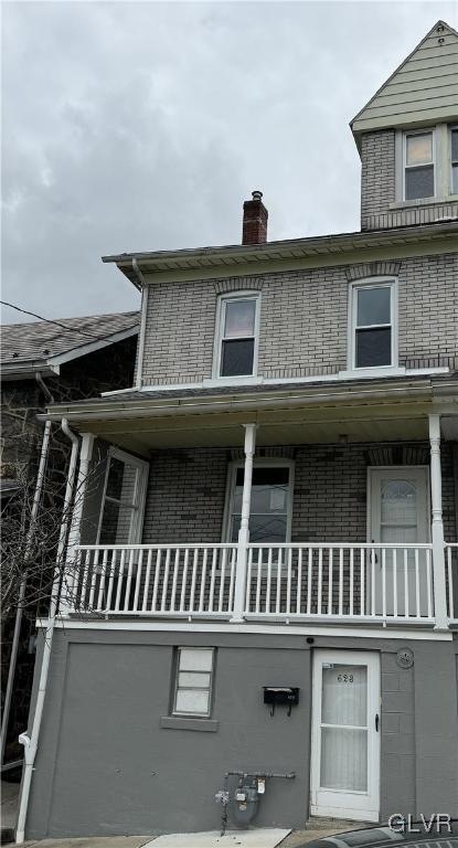 view of front facade featuring a porch and a balcony