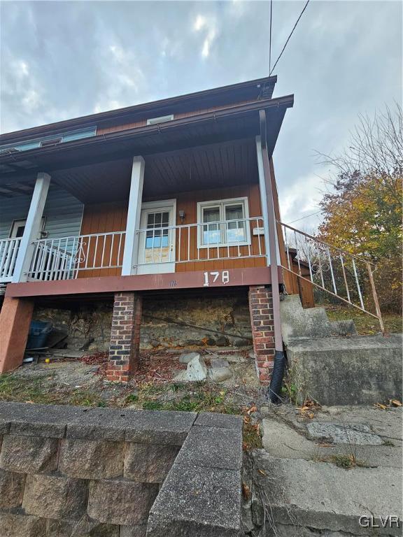 view of front of property featuring covered porch