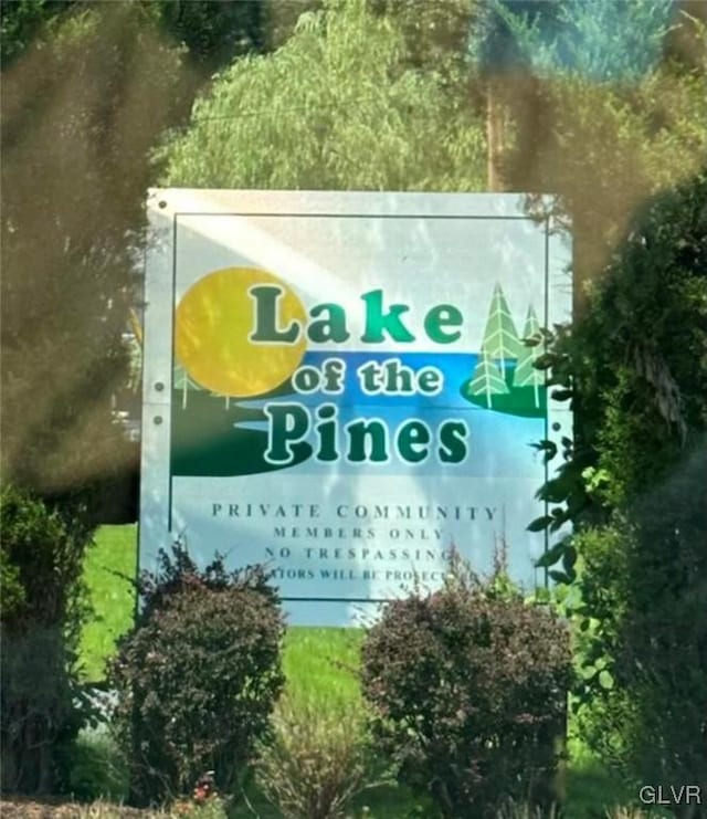 view of community / neighborhood sign