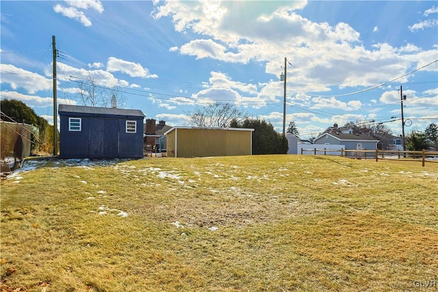 view of yard featuring a storage shed