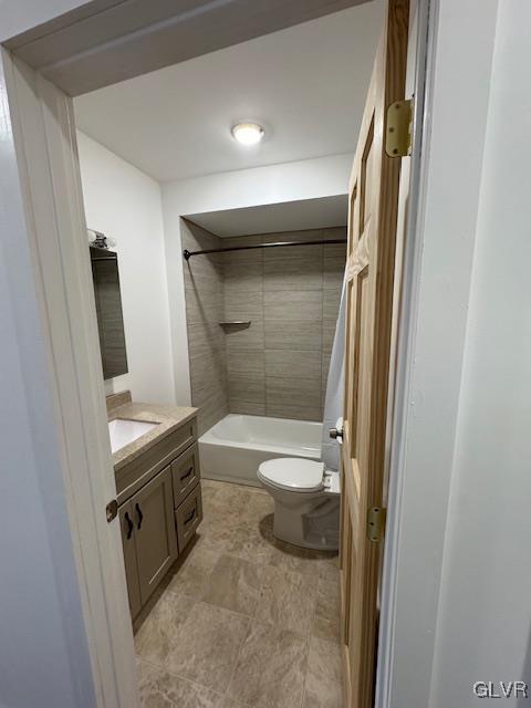 full bathroom with vanity, toilet, and tiled shower / bath