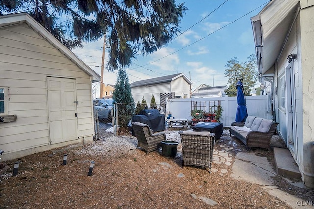 view of yard with outdoor lounge area