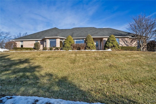 view of front facade with a front lawn