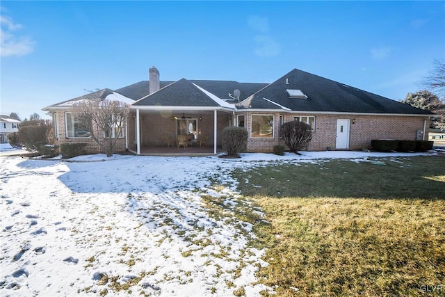 view of front of property with a lawn