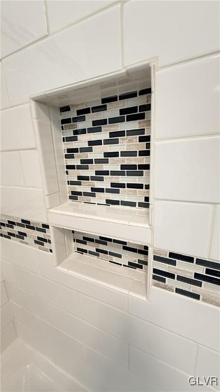 details featuring a tile shower