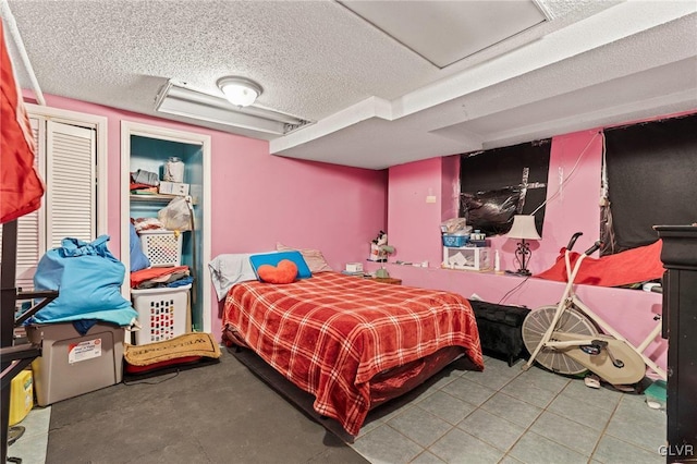 bedroom featuring a textured ceiling