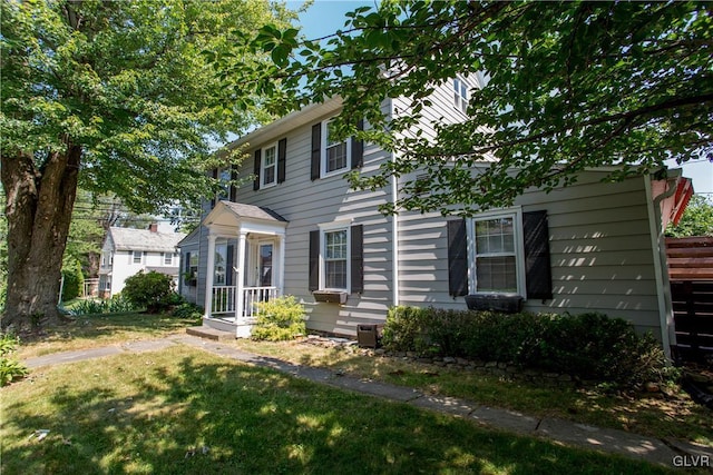 view of front of house with a front lawn