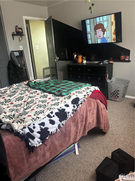 view of carpeted bedroom