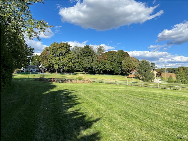 view of yard featuring a rural view