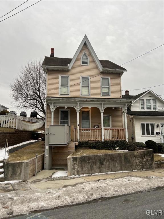 view of front of home with covered porch