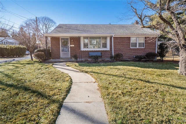 view of front of home featuring a front yard