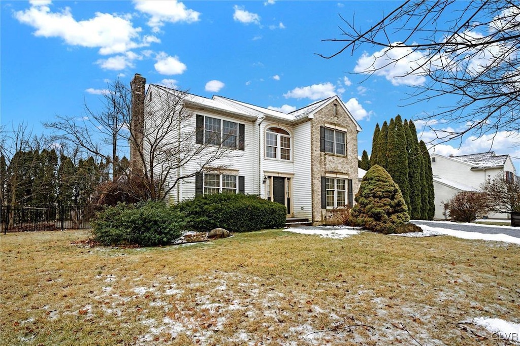 front facade featuring a front lawn