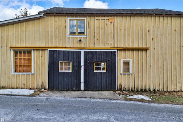 view of outbuilding