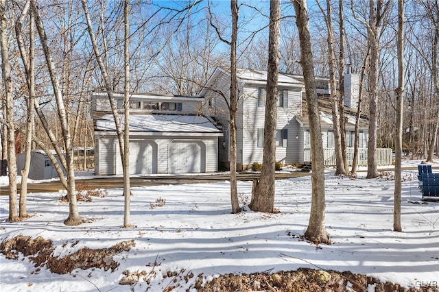 view of front facade featuring a garage