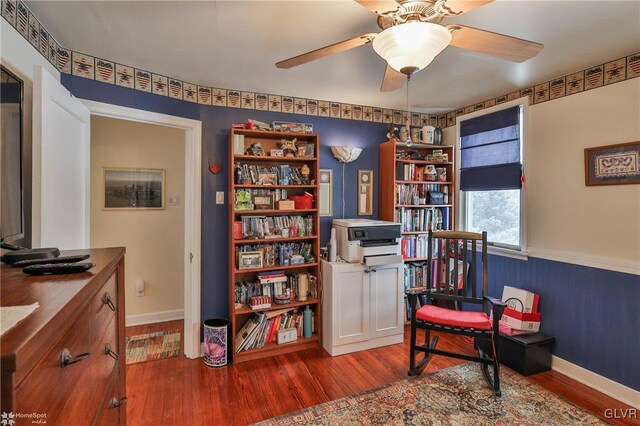 living area featuring hardwood / wood-style flooring and ceiling fan