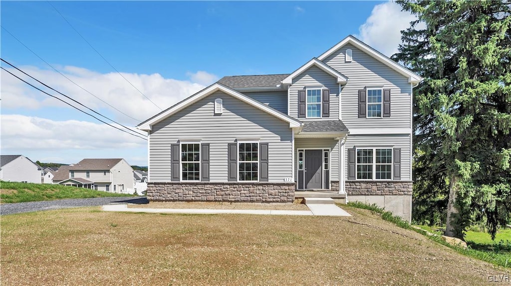 view of front property featuring a front lawn