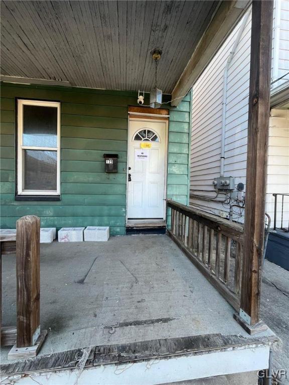 property entrance with covered porch