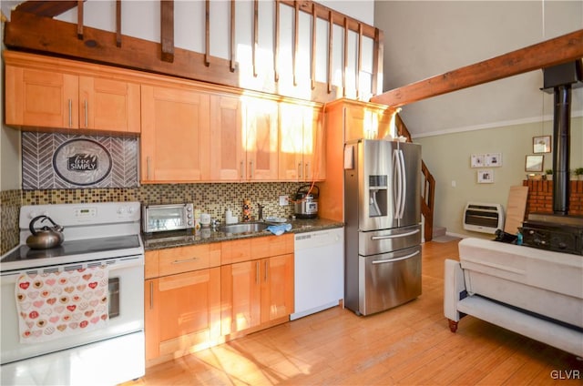 kitchen with heating unit, vaulted ceiling with beams, sink, decorative backsplash, and white appliances