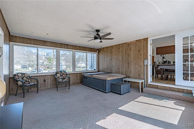 sunroom with ceiling fan