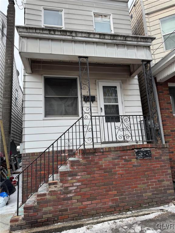 entrance to property with covered porch