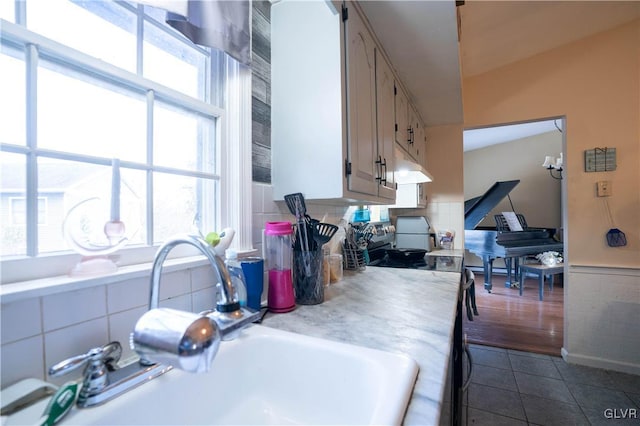 kitchen featuring dark tile patterned floors, sink, and electric stove