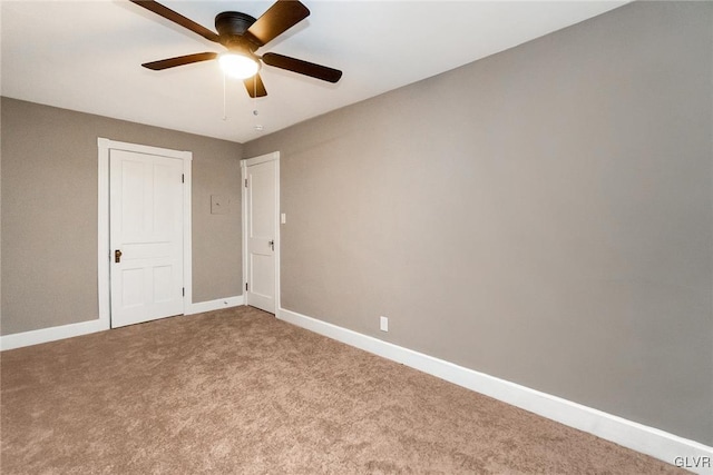 unfurnished room with carpet and ceiling fan