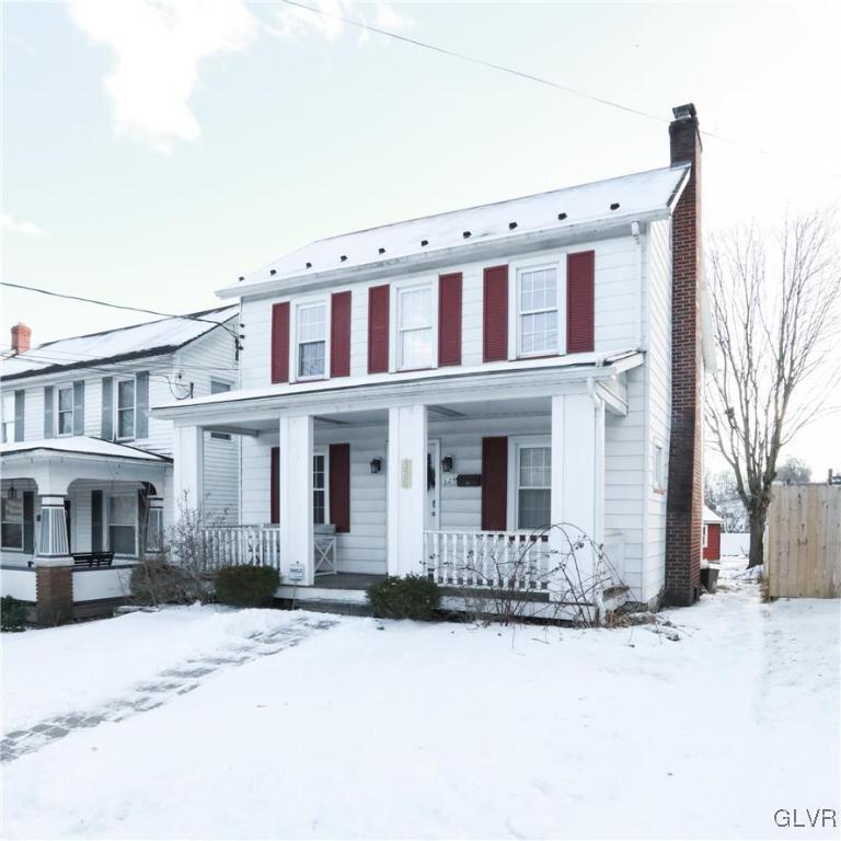 view of front of house with covered porch
