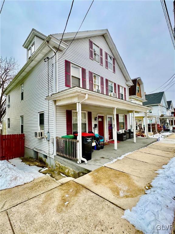 townhome / multi-family property with a porch and fence