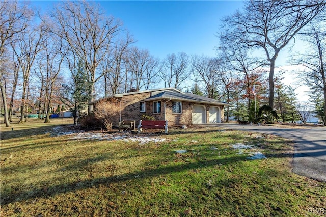 view of front of property featuring a garage and a front yard